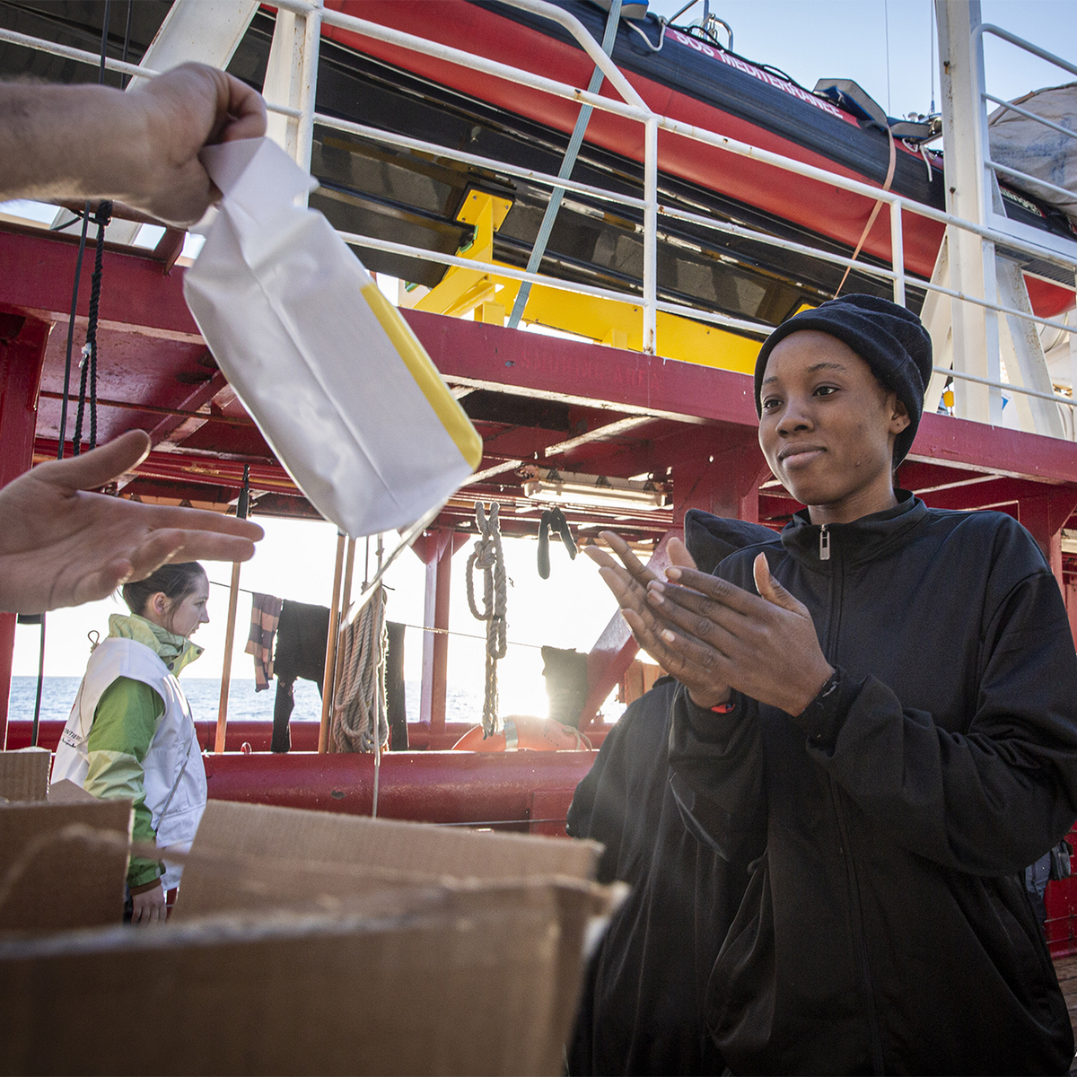 100 coperte termiche per i naufraghi a bordo – SOS MEDITERRANEE