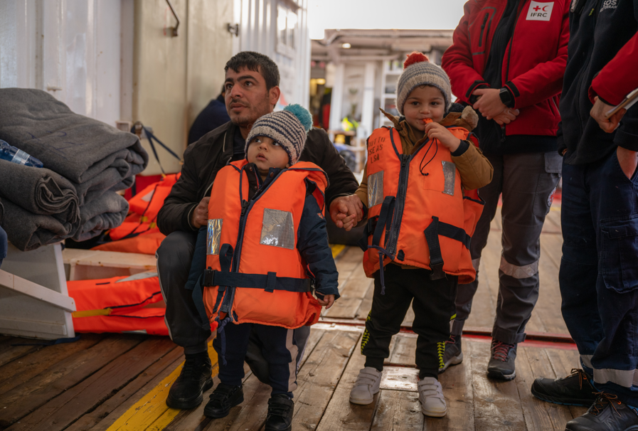 e-card 3 giubbotti di salvataggio, immagine 3, SOS MEDITERRANEE